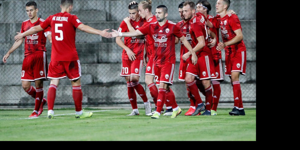 (FOTO) VOŽDOVAC TUGUJE ZA MALIM OGNJENOM! Sad na nebeskom terenu trči za loptom!