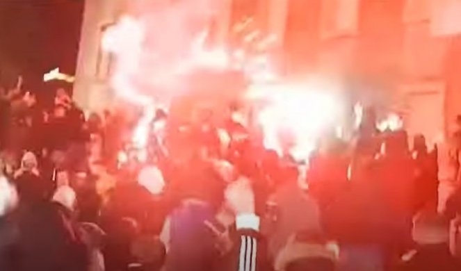 VELIKI SUKOBI DEMONSTRANATA I POLICIJE U TIRANI! Treću noć zaredom protesti zbog policijskog ubistva, povređeno više od 20 policajaca! (VIDEO)