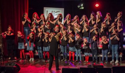 SVI BI HTELI DA SU KAO MI! Dečji hor iz Zrenjanina najbolji na Međunarodnom festivalu u Kikindi