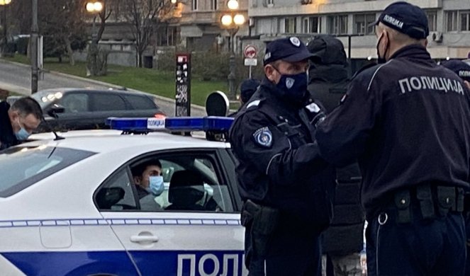 NOVOSADSKI POLICAJCI ŠOKIRAJU DOBROTOM: Ono što su uradili za stariju sugrađanku (80) POKRENULO JE LAVINU KOMENTARA
