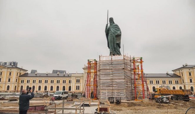 SPOMENIK STEFANU NEMANJI BIĆE GOTOV 25. DECEMBRA! Vesić obišao Savski trg