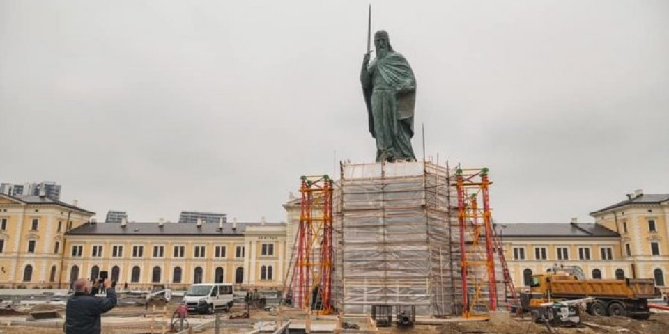 SPOMENIK STEFANU NEMANJI BIĆE GOTOV 25. DECEMBRA! Vesić obišao Savski trg