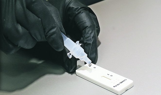 POMAŽE ZDRAVSTVENOM SISTEMU! Grčka DELI BESPLATNE kućne testove na COVID!