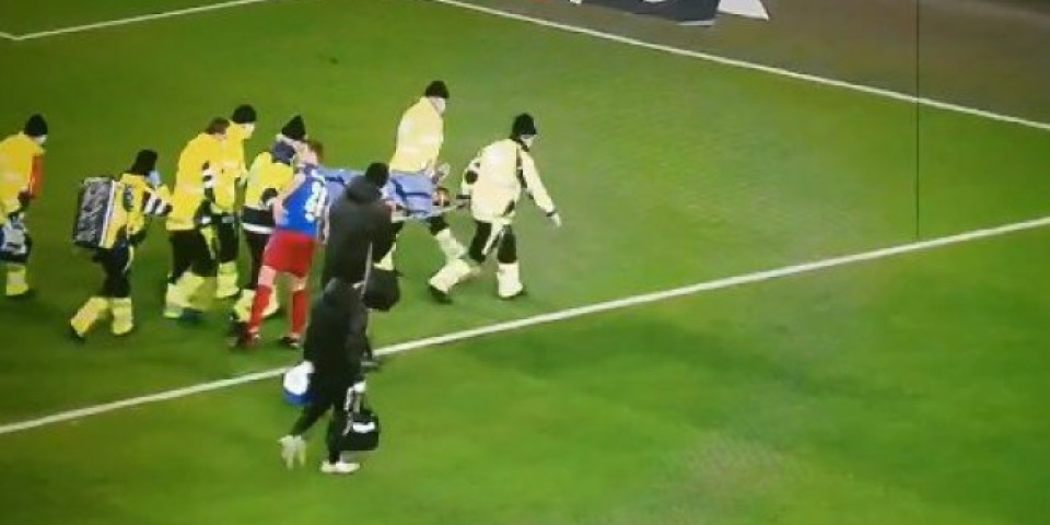 DRAMA! Udario loptu glavom pa se srušio na zemlju! /VIDEO/