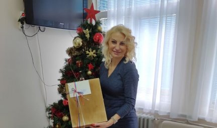 PREDSEDNIKOVI POKLONI VETAR U LEĐA! Vučić uputio poklone korisnicima i zaposlenima u Ustanovi za decu i mlade Sremčica