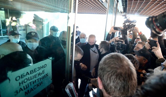 HAOS SE NASTAVLJA, OPOZICIJA I GRAĐANI UŠLI U "PREDVORJE" SAVA CENTRA! /Foto/Video/