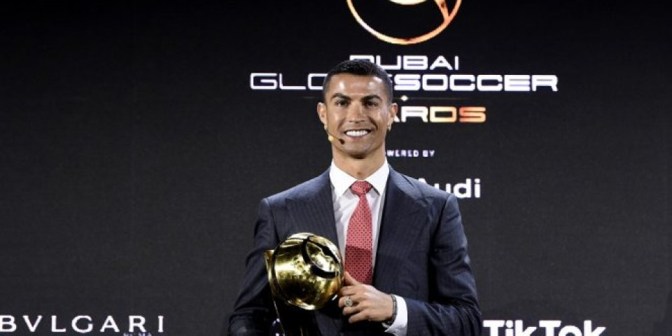 UPOZORENJE ZA ONE SA SLABIJIM SRCEM! Šokiraće vas cena sata koji nosi Kristijano Ronaldo! /FOTO/