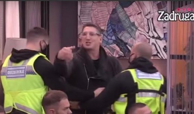 KRISTIJAN GA UDARIO ŠIPKOM, RAZBIO ČAŠU O GLAVU! Neviđeni ŠOK u Zadruzi - svi ZANEMELI, ovo još niste VIDELI /VIDEO/ KRISTIJAN GA UDARIO ŠIPKOM, RAZBIO ČAŠU O GLAVU! Neviđeni ŠOK u Zadruzi - svi ZANEMELI, ovo još niste VIDELI /VIDEO/