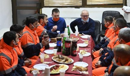 HVALA ZA VAŠ TRUD I RAD! Vesić na tradicionalnoj večeri sa radnicima Gradske čistoće! /FOTO/