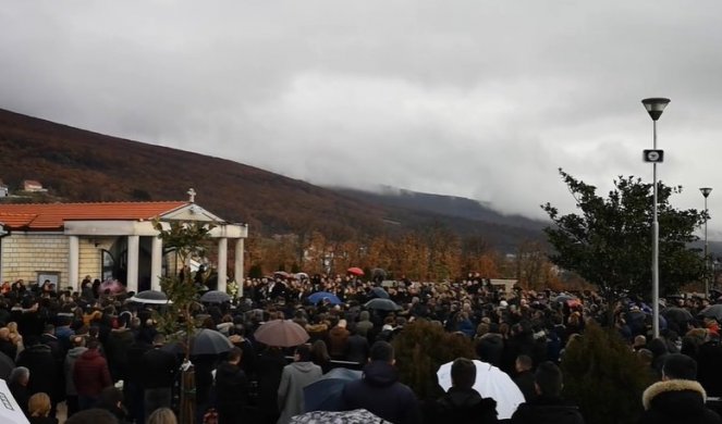 SVI SU PREKJUČE URONILI U TUGU! Mirela, koja je stradala sa prijateljima na dočeku Nove godine, ispraćena na večni počinak!