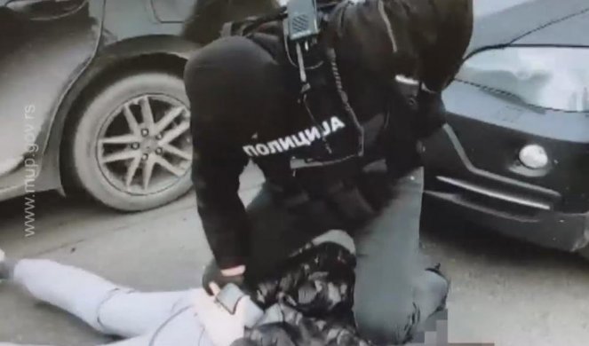 KAKO HAPSI SRPSKA POLICIJA! Pogledajte spektakularnu akciju hapšenja dilera u Beogradu i Šapcu! /VIDEO/
