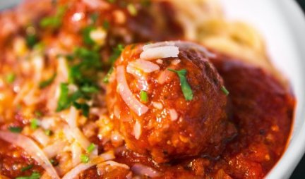 Špagete sa ĆUFTICAMA u paradajz SOSU! Tanjir da poližete! /RECEPT/