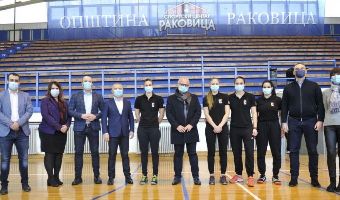 DONACIJA SPORTSKOM CENTRU RAKOVICA! Vesić obišao ovaj objekat: U NAREDNOM PERIODU JOŠ VEĆA ULAGANJA! /FOTO/