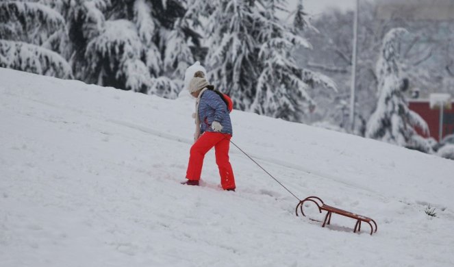 PROGNOZA ZA DANAS  Oblačno i hladno, mestimično sa snegom