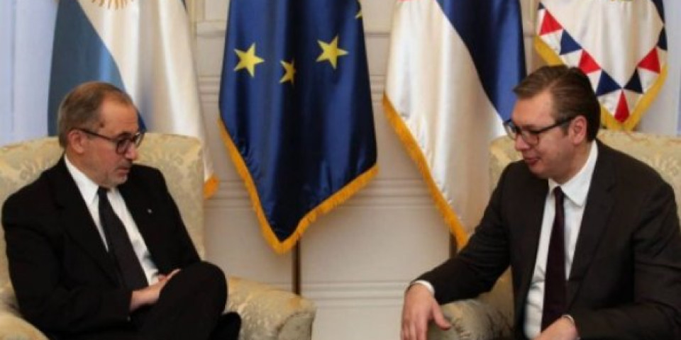 Vučić primio je u oproštajnu posetu ambasadora Republike Argentine /Foto/