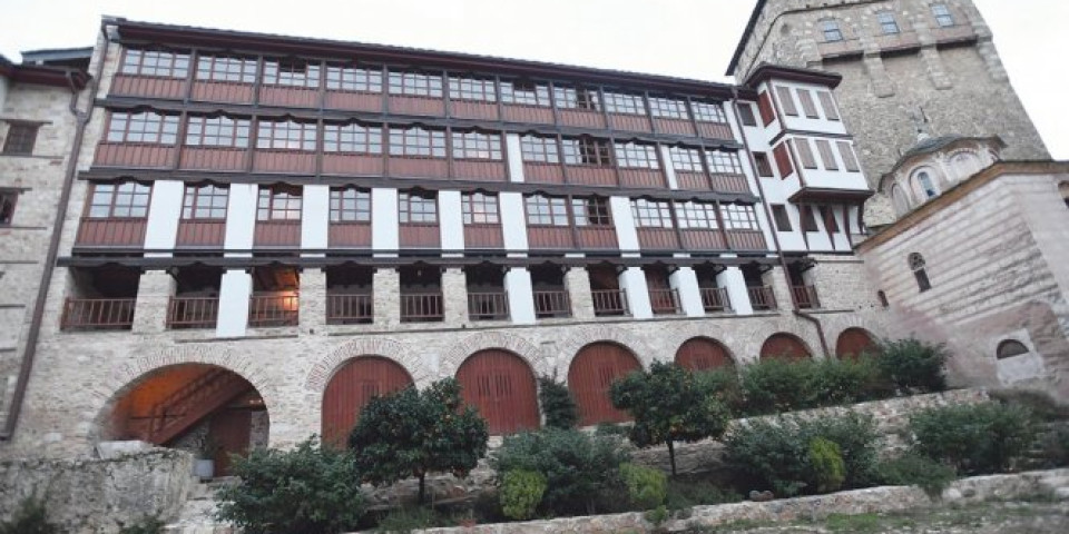 Usvojena odluka o saradnji Beograda i manastira Hilandara