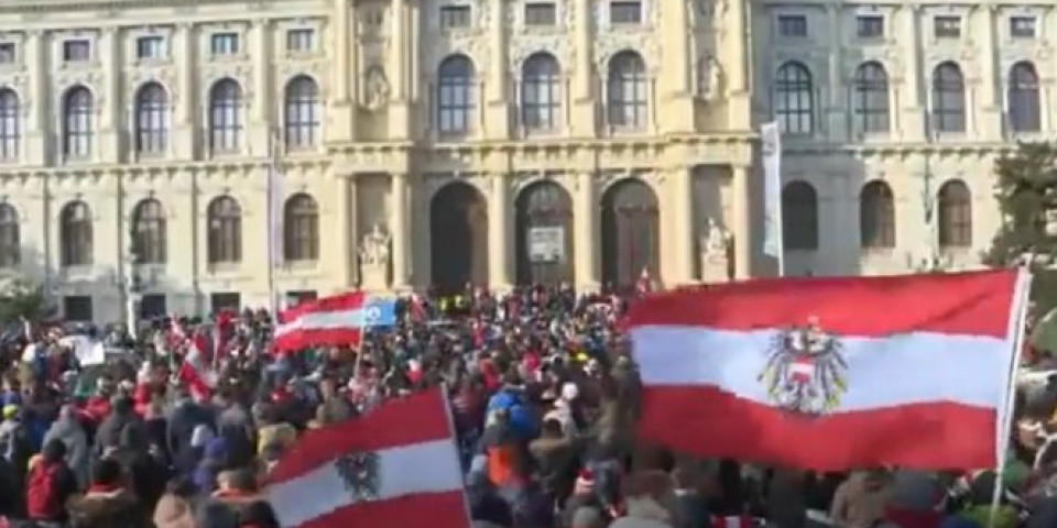 KURC MORA DA ODE! Više od 10.000 demonstranata u Beču protiv restriktivnih mera! /VIDEO/
