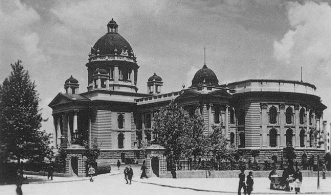 DAČIĆ VRAĆA OGRADU ISPRED SKUPŠTINE!? Srpski parlament da izgleda kao 1936. godine! /FOTO/