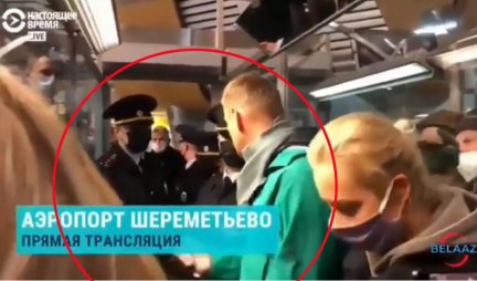 (VIDEO/FOTO) NAVALJNI UHAPŠEN NA AERODROMU U MOSKVI! Ekskluzivno, evo kako je policija dočekala Alekseja!