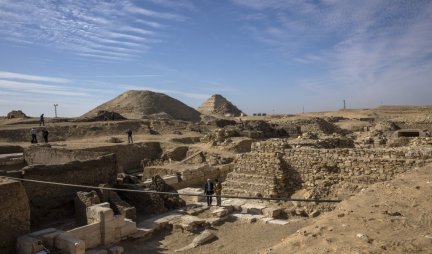 Arheolozi u Egiptu otvorili grobnicu: U njoj je bila mumija, a onda su u njenoj LOBANJI UGLEDALI NEVEROVATAN PRIZOR /FOTO/