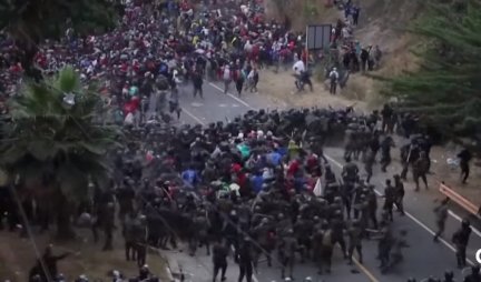 DRAMA U GVATEMALI! Hiljade migranata se uputilo ka Americi, policija pokušava da ih RAZBIJE, ali oni nemaju ŠTA DA IZGUBE! /VIDEO/