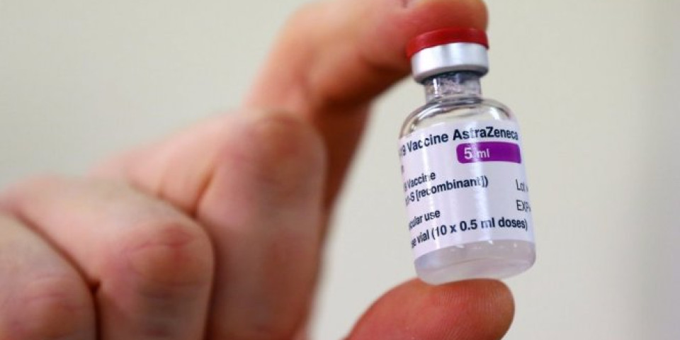 U NEDELJU U SRBIJU STIŽE 150.000 Astra Zeneka vakcina!