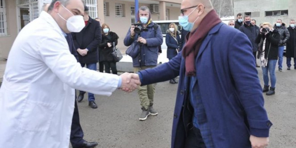 VESIĆ I PANTELIĆ obišli prostor za imunizaciju: Zdravlje građana je prioritet!