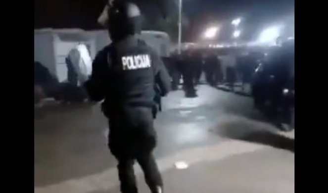 TOTALNI HAOS U SARAJEVU! Migranti prevrnuli nekoliko vozila, povređeni policajci!