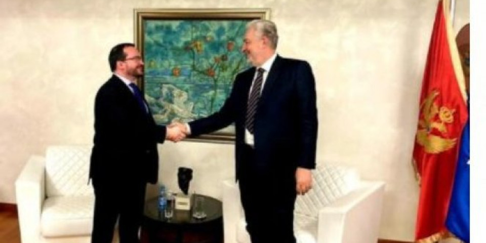 KRIVOKAPIĆU, IMA LI KRAJA LICEMERJU?! Novi antisrpski potez crnogorskog premijera! /FOTO/