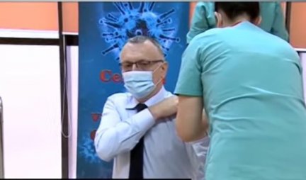 KOVID MODNI HIT! Rumunski mnistar privukao pažnju specijalnim stajlingom za vakcinaciju /video/