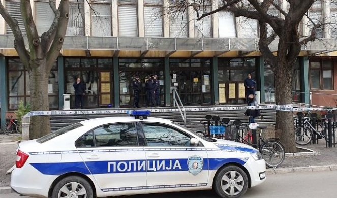 Muški glas pozvao i rekao "IMATE BOMBU"! Evakuisan sud u Novom Sadu!