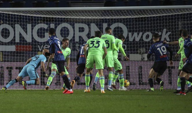 AUUU KAKAV MEČ! Posle goleade, Atalanta sa igračem manje eliminisala Sergejev Lacio! /VIDEO/