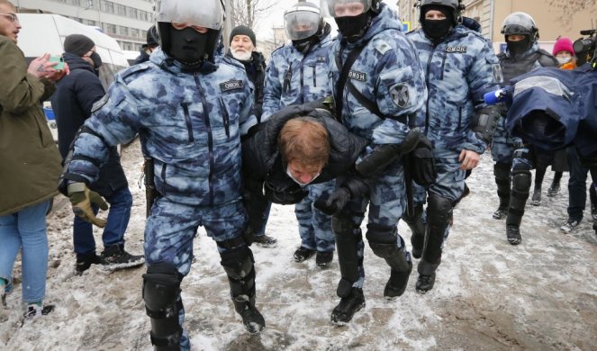 PRISTALICE NAVALJNOG NA ULICI! Počela hapšenja u ruskim gradovima /video/
