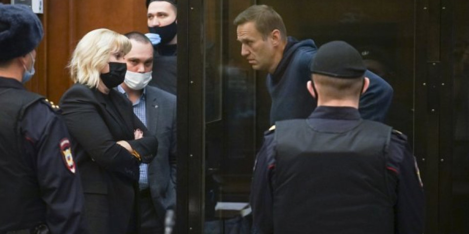 NAKON 19 DANA ŠTRAJKA GLAĐU Rukovodstvo zatvora prebacuje Navaljnog u bolnicu!
