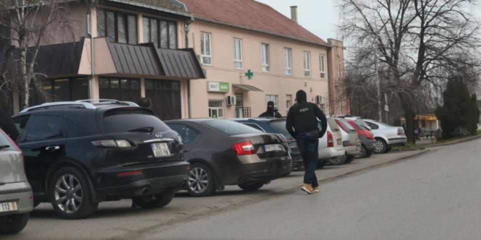 POLICIJA DANAS PRETRESLA 10 LOKACIJA U BEOGRADU I PANČEVU! Privedeno 12 osoba, za sada JEDNA ZADRŽANA zbog posedovanja oružja!