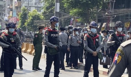 DEMONSTRANTI ZAUZELI POLICIJSKU STANICU! Protivnici mjanmarske vojne hunte ubili najmanje 13 pripadnika bezbednosti!