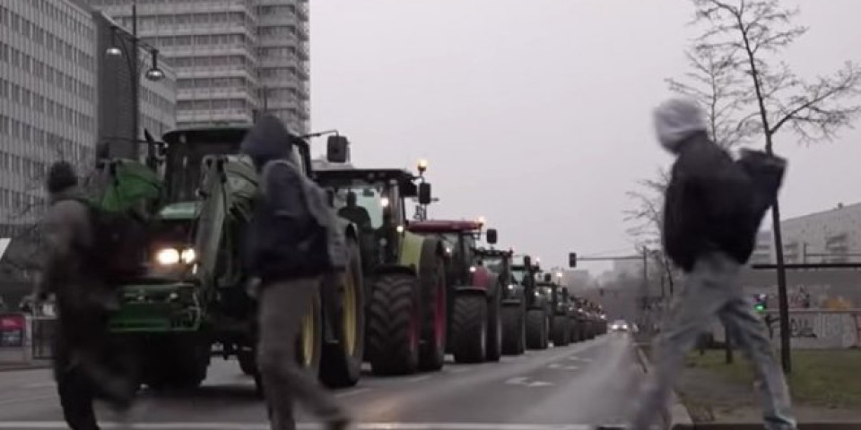 TRAKTORIMA NA BERLIN! Pobuna farmera zbog zakona o ZAŠTITI INSEKATA!