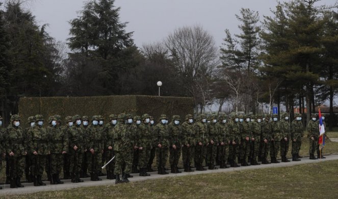 SRBIJA ODMRZAVA VOJNI ROK? Ko bude obukao uniformu može da očekuje i platu!