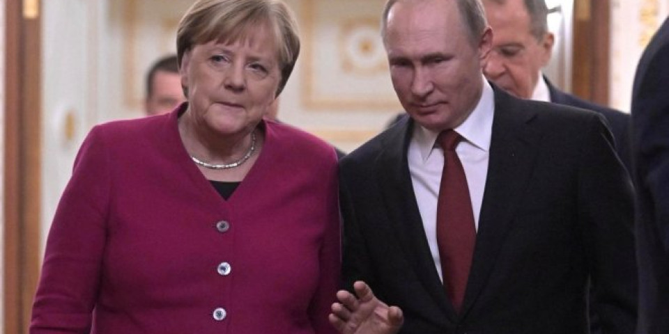 PUTIN ĆE POBESNETI ZBOG ANGELINIH REČI! Merkel: Promena snaga u svetu zbog AGRESIVNOG ponašanja Rusije!
