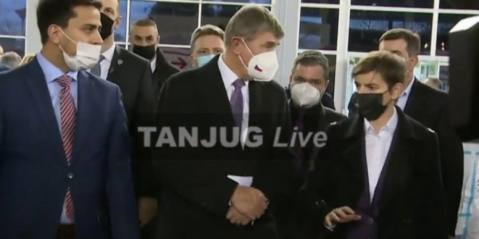 BRNABIĆ I BABIŠ OBIŠLI PUNKTOVE ZA VAKCINACIJU NA BEOGRADSKOM SAJMU! Premijer Češke danas boravi u Srbiji, SA NJIM DOPUTOVALI I MEDICINSKI EKSPERTI! Foto/Video