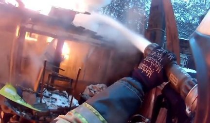 BORBA SA VATROM IZ PRVOG LICA! Neverovatni snimci ruskih vatrogasaca! /VIDEO/