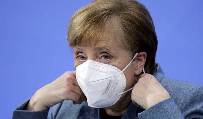 ZAŠTO SE MERKEL NE VAKCINIŠE?! Nemci sumnjičavi prema vakcinama, mediji pozvali političare da stanu u prve redove!