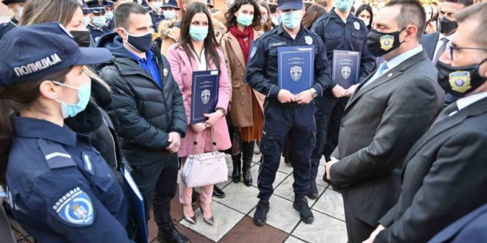 SRBIJA JE DANAS SLOBODNA ZEMLJA! Vulin prisustvovao obeležavanju 100 godina od osnivanja prve policijske škole!