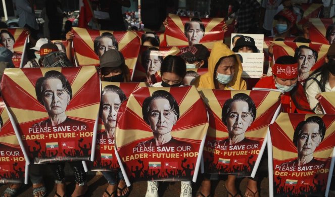 NOVA OPTUŽNICA PROTIV SVRGNUTE PREMIJERKE! Protesti zbog puča u Mjanmaru se ne smiruju!