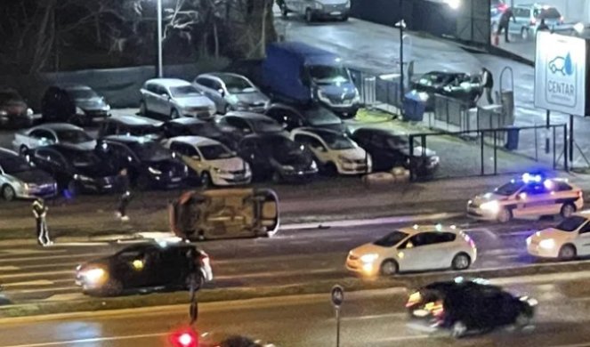 TEŠKA SAOBRAĆAJNA NESREĆA NA TOŠINOM BUNARU! Prevrnuo se automobil - na terenu Hitna pomoć i policija!