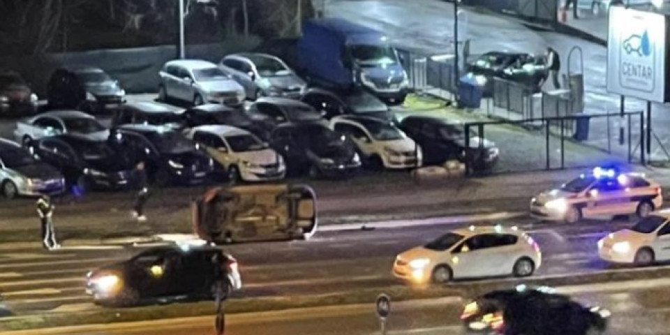 TEŠKA SAOBRAĆAJNA NESREĆA NA TOŠINOM BUNARU! Prevrnuo se automobil - na terenu Hitna pomoć i policija!