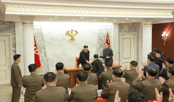 KIM DŽONG UN ZAVODI DISCIPLINU! Promena komandnog sastava u Severnoj Koreji!