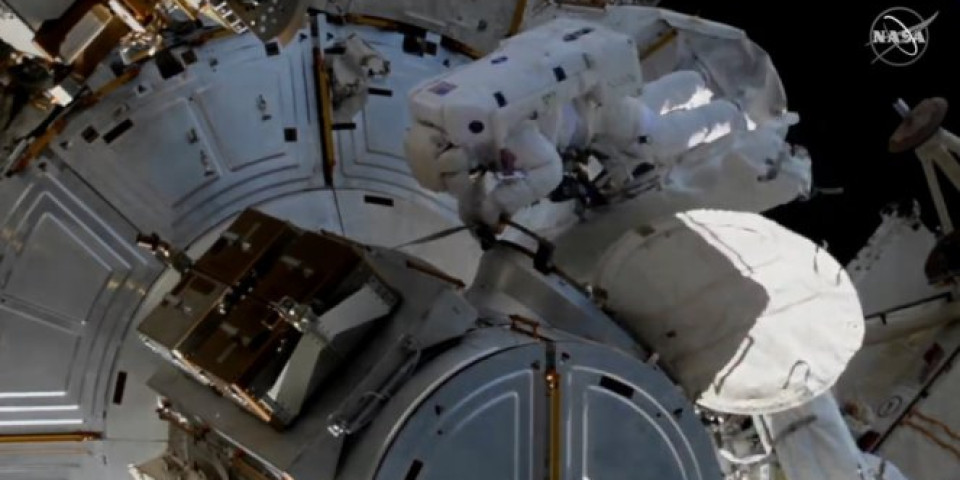 UŽIVO! Pratite svemirsku šetnju kosmonauta! /VIDEO/