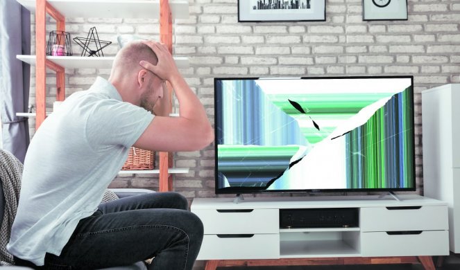 KUPCI TELEVIZORA U VELIKOM PROBLEMU! Šta da radite kada vam stigne TV sa polomljenim ekranom?