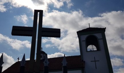 OBRAZA NEMAJU, BOGA SE NE BOJE! Opljačkana crkva na Kosovu, razbojnici odneli novac i ozvučenje